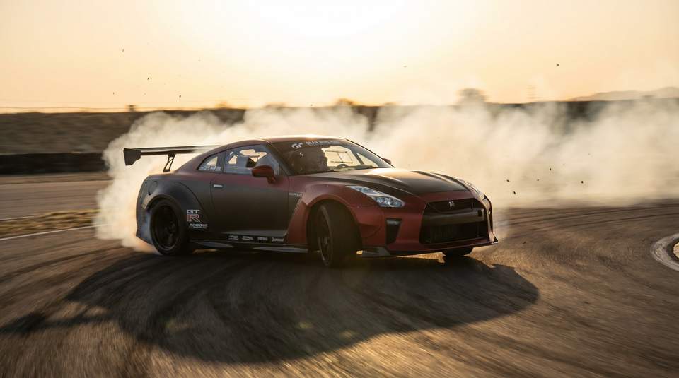 萝莉岛视频：改装GTR赛道漂移